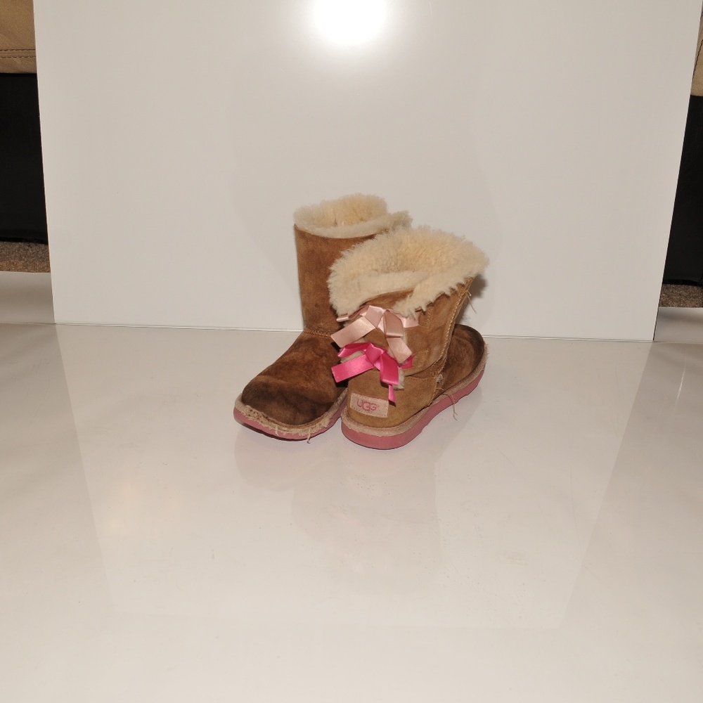 Girls Bailey Bow Boot UGG Boots Girls 2 3086 - Picture 2 of 7